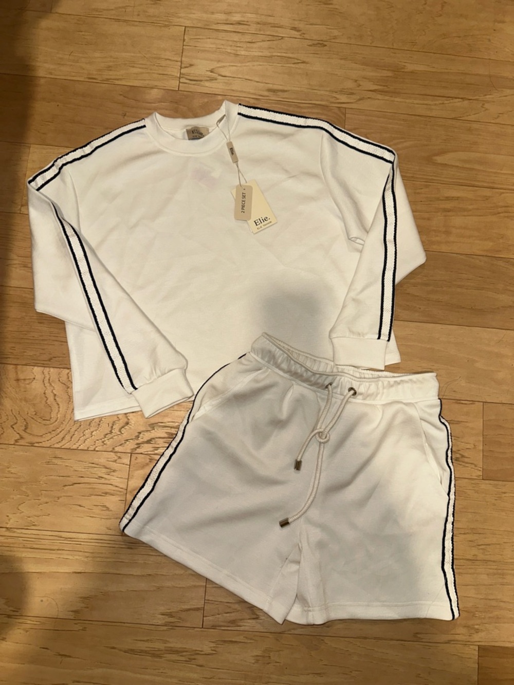 Elie Tahari White Two-Piece Sweatshirt and Shorts Set with Black Trim